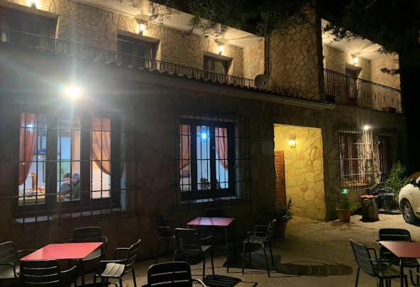 Hotel Restaurante Rio Cuervo Vega del Cadorno Exterior photo